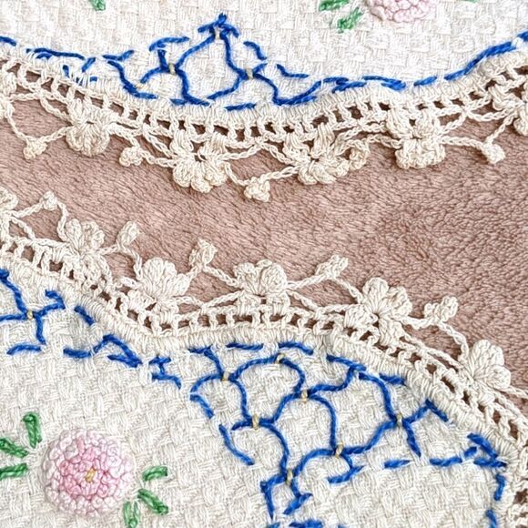 Vintage 1940's Handmade Embroidery & Crochet Doilies - Picture 3 of 16